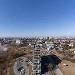 Kwiatkowskiego Modern By Bookinghost