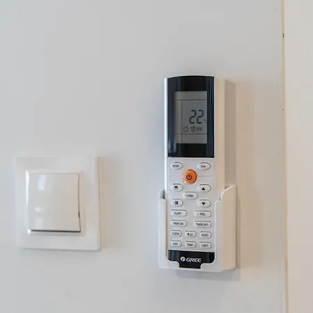 Kwiatkowskiego Modern By Bookinghost Daire