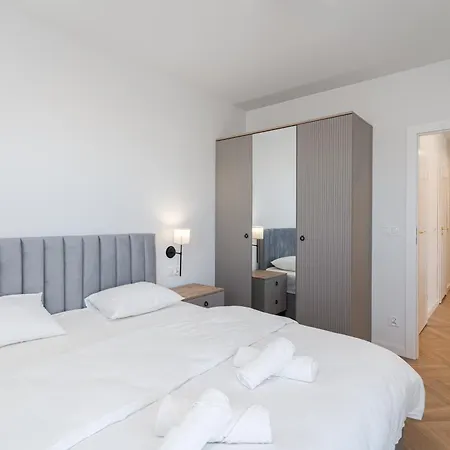 Kwiatkowskiego Modern By Bookinghost