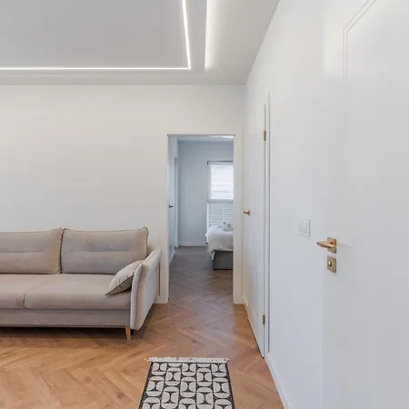 Kwiatkowskiego Modern By Bookinghost