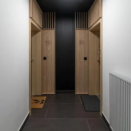 Kwiatkowskiego Modern By Bookinghost *