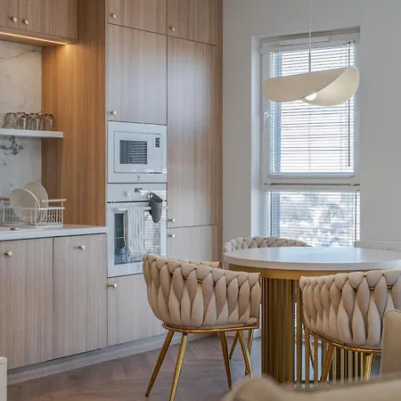 Kwiatkowskiego Modern By Bookinghost Apartment