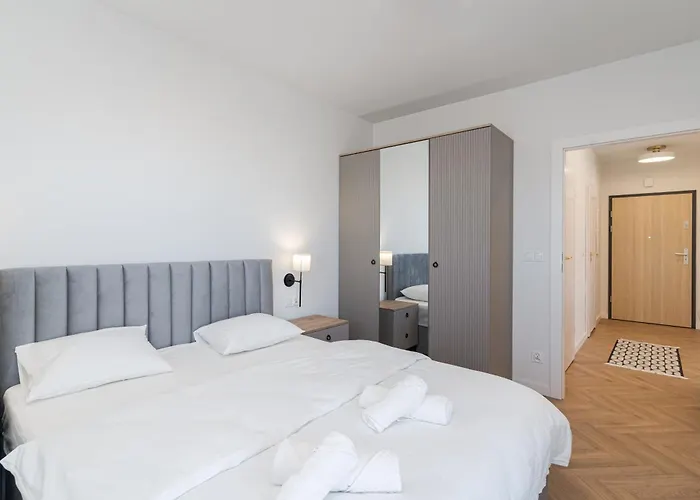 Kwiatkowskiego Modern By Bookinghost