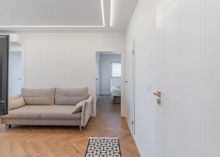 Kwiatkowskiego Modern By Bookinghost