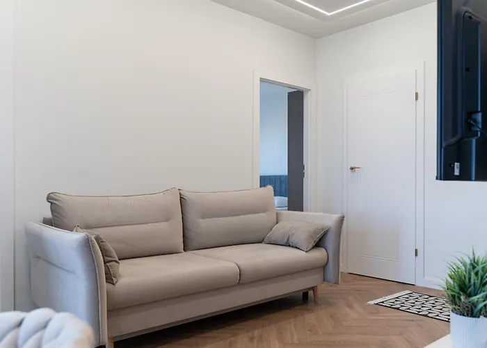 Kwiatkowskiego Modern By Bookinghost