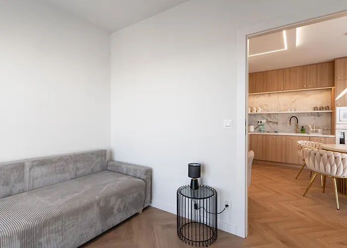 Kwiatkowskiego Modern By Bookinghost