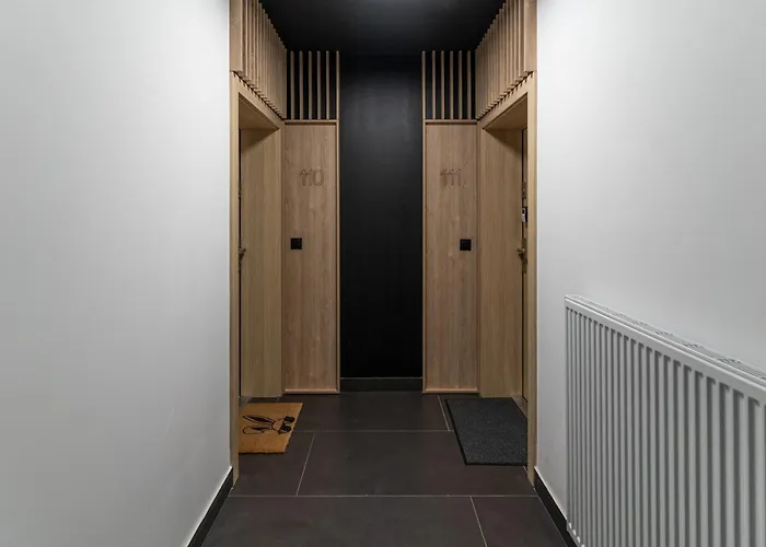 Kwiatkowskiego Modern By Bookinghost *