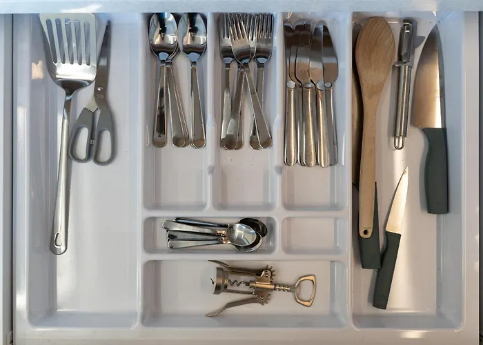 Kwiatkowskiego Modern By Bookinghost *