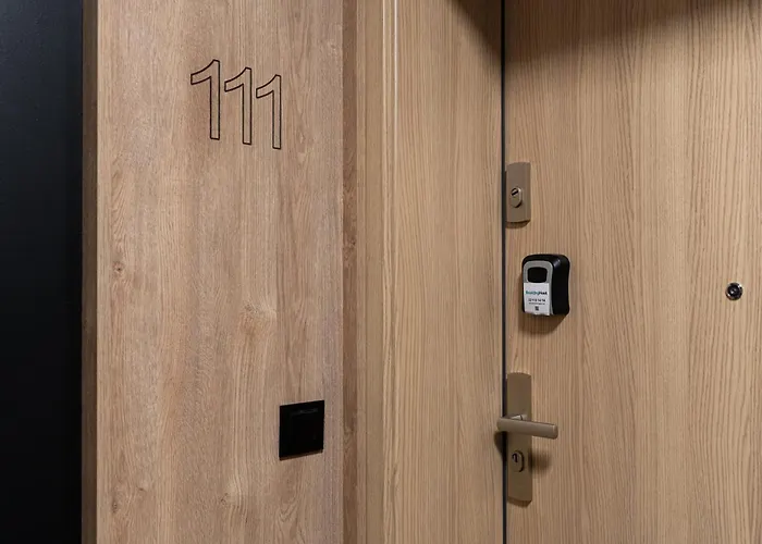 Kwiatkowskiego Modern By Bookinghost